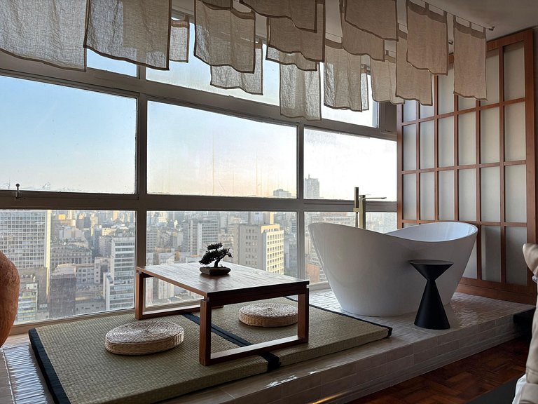 Japan House SampaSpa: bathtub and view on the 37th