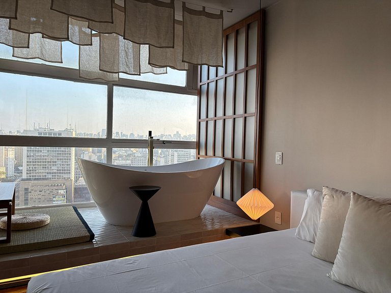 Japan House SampaSpa: bathtub and view on the 37th