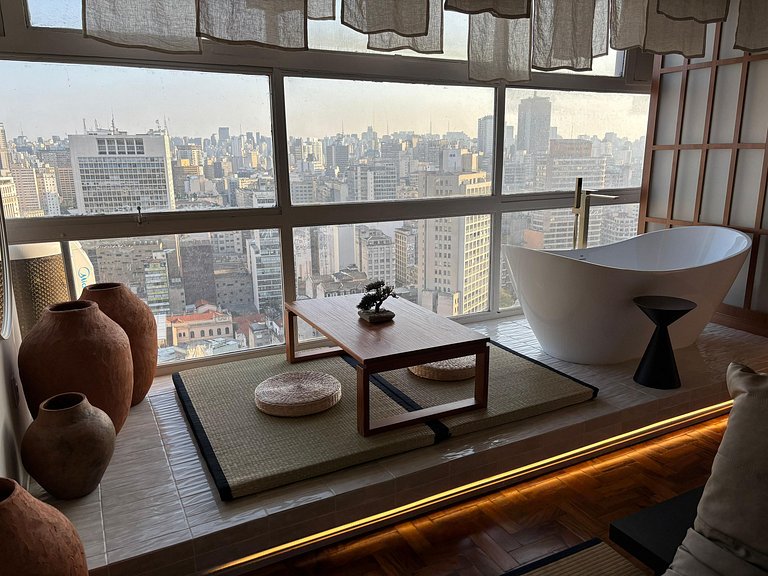 Japan House SampaSpa: bathtub and view on the 37th