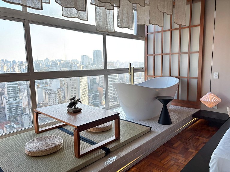 Japan House SampaSpa: bathtub and view on the 37th