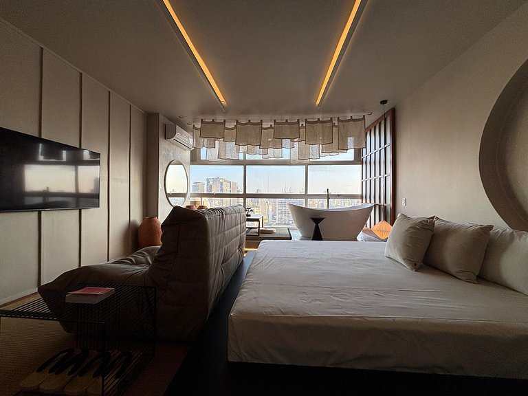 Japan House SampaSpa: bathtub and view on the 37th