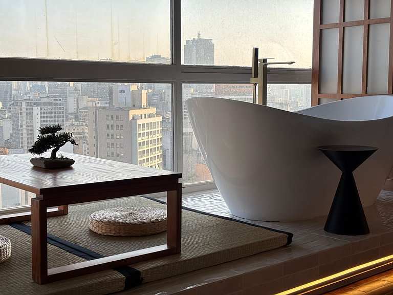 Japan House SampaSpa: bathtub and view on the 37th