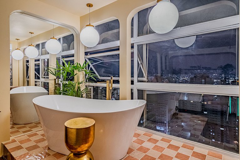 Flamingo Sampa Spa: view and bathtub