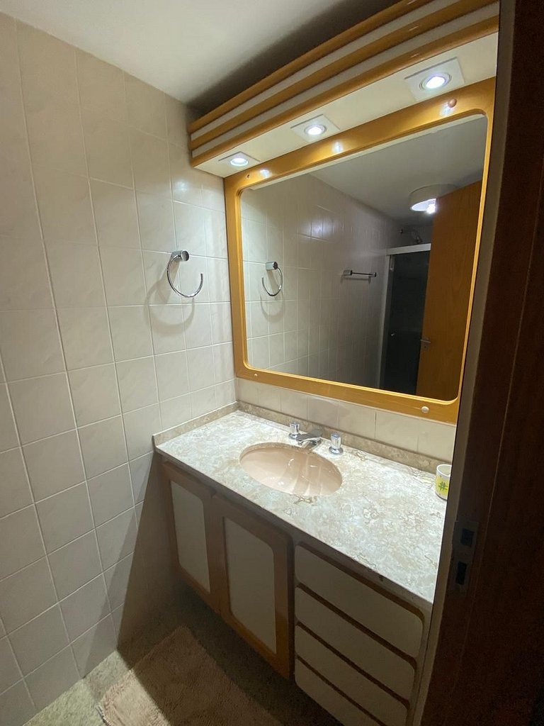 Beira-Mar Guarujá | 3 Quartos e Varanda Vista Mar