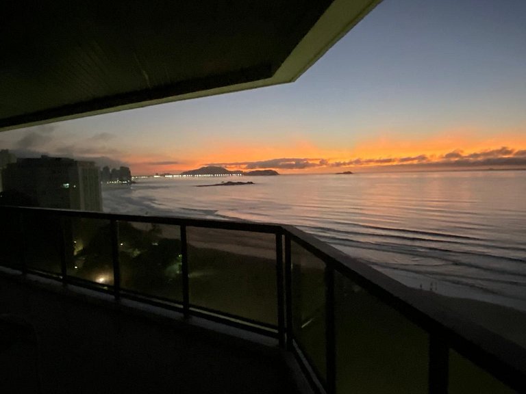 Beira-Mar Guarujá | 3 Quartos e Varanda Vista Mar