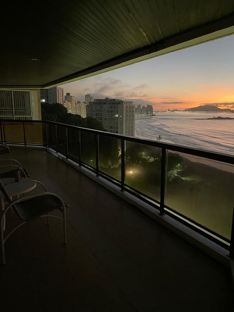 Beira-Mar Guarujá | 3 Quartos e Varanda Vista Mar