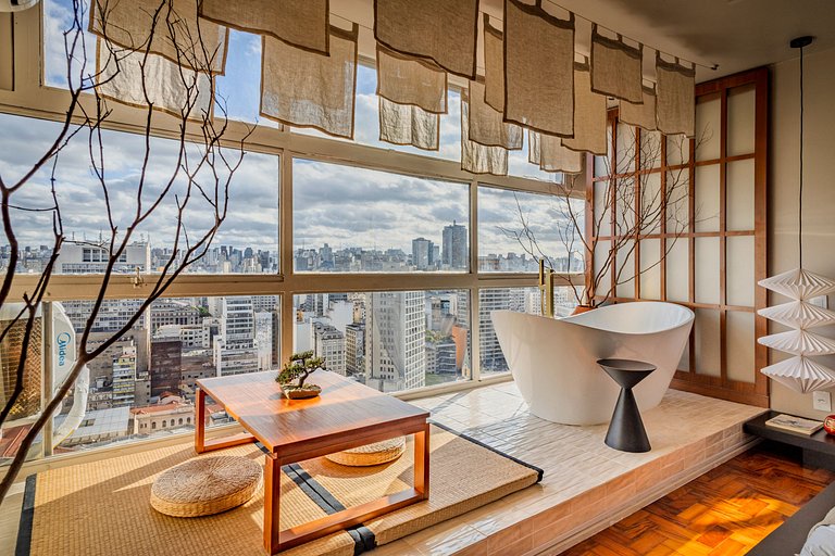 Estudio Japonés Moderno con Bañera y Vista | Centro SP