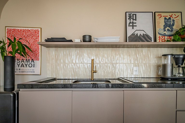 Estudio Japonés Moderno con Bañera y Vista | Centro SP