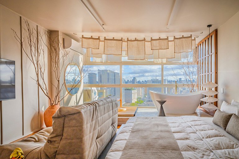 Estudio Japonés Moderno con Bañera y Vista | Centro SP