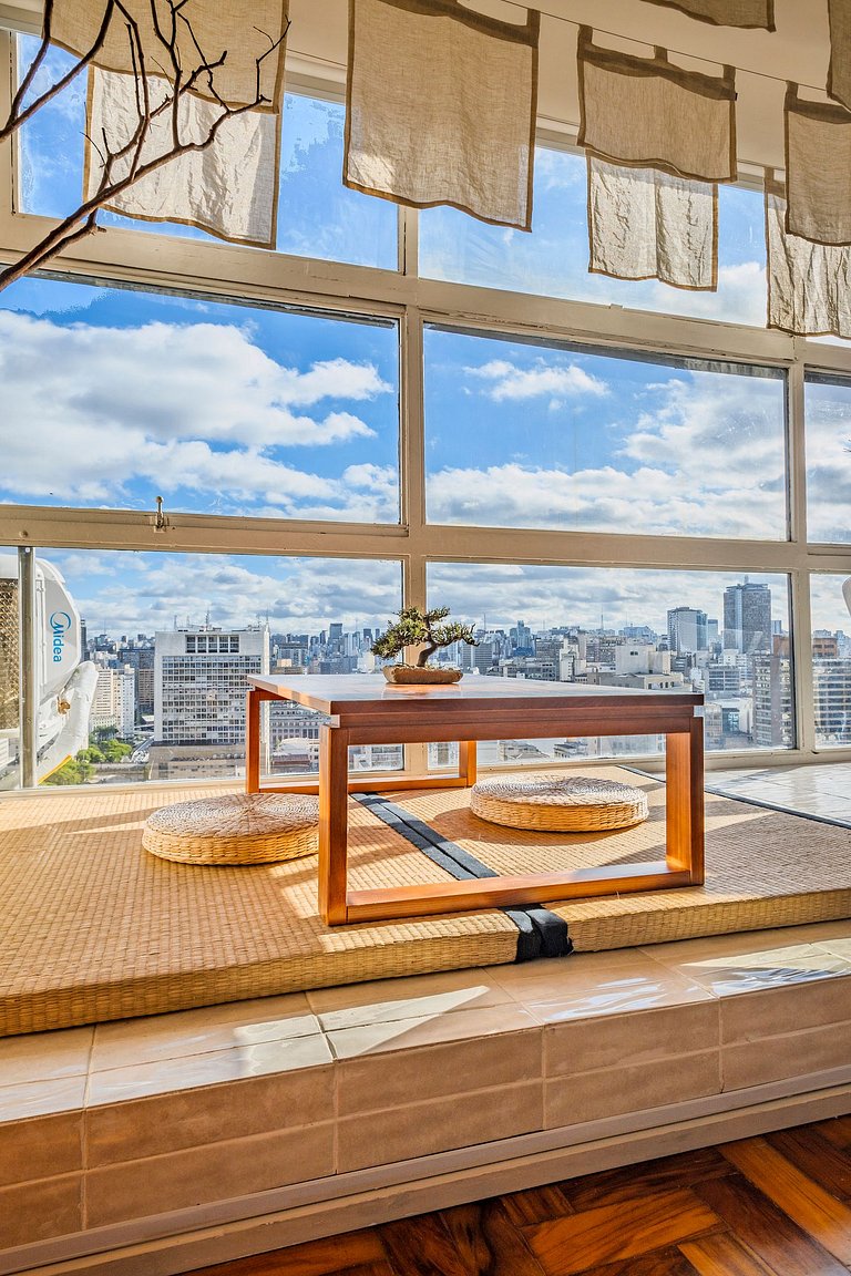 Estudio Japonés Moderno con Bañera y Vista | Centro SP