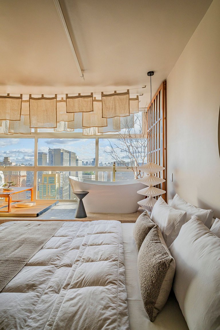 Estudio Japonés Moderno con Bañera y Vista | Centro SP
