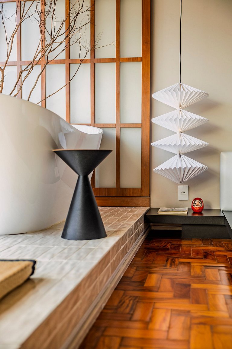 Estudio Japonés Moderno con Bañera y Vista | Centro SP