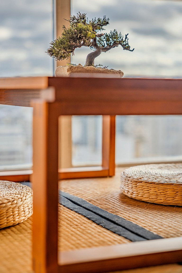 Estudio Japonés Moderno con Bañera y Vista | Centro SP