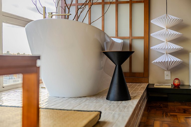 Estudio Japonés Moderno con Bañera y Vista | Centro SP