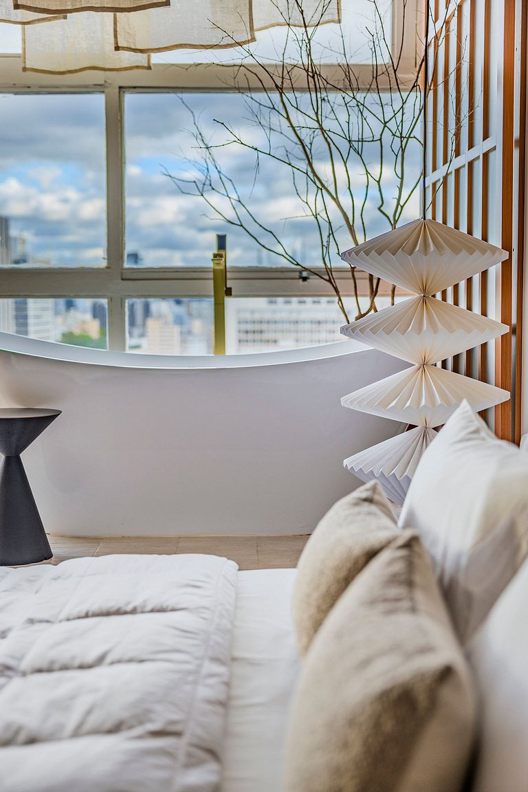 Estudio Japonés Moderno con Bañera y Vista | Centro SP