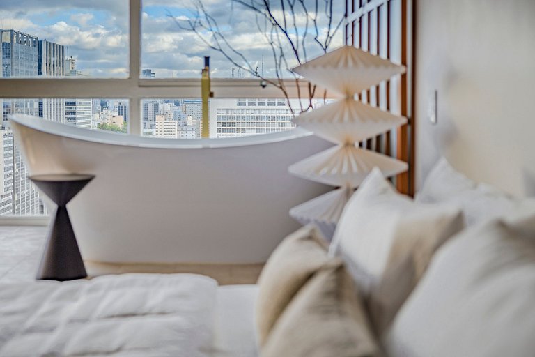 Estudio Japonés Moderno con Bañera y Vista | Centro SP