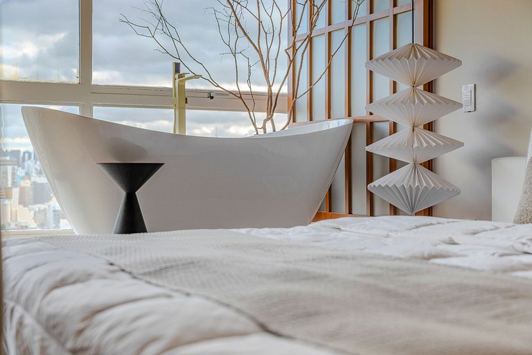 Japan House SampaSpa: bathtub and view on the 37th