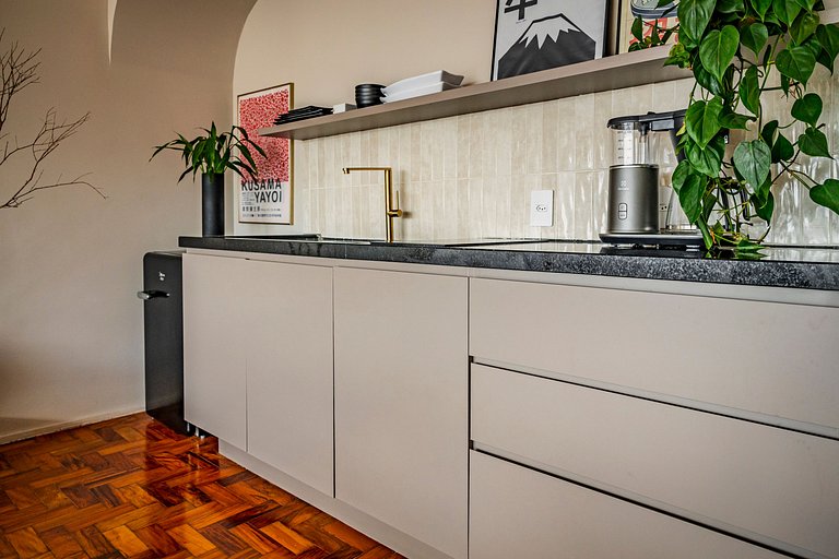Estudio Japonés Moderno con Bañera y Vista | Centro SP
