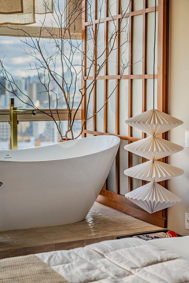 Estudio Japonés Moderno con Bañera y Vista | Centro SP