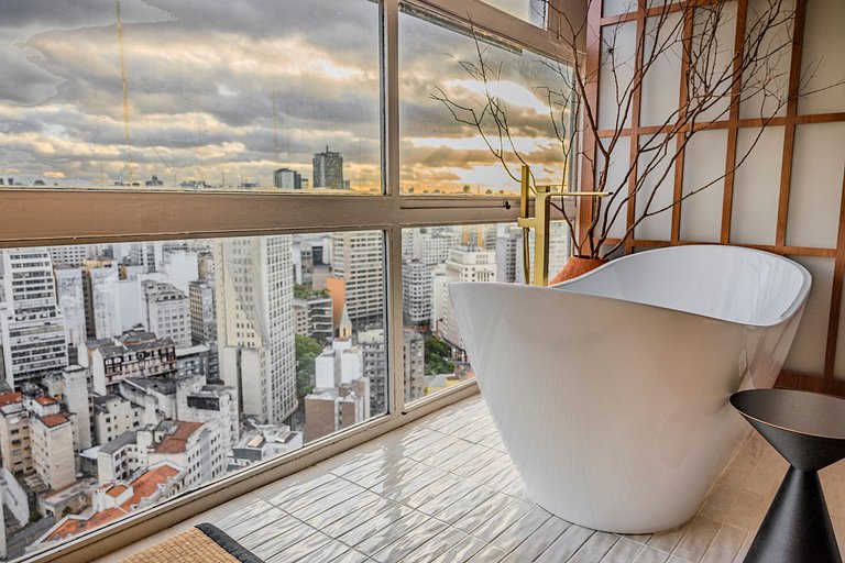 Japan House SampaSpa: banheira e vista 37° andar