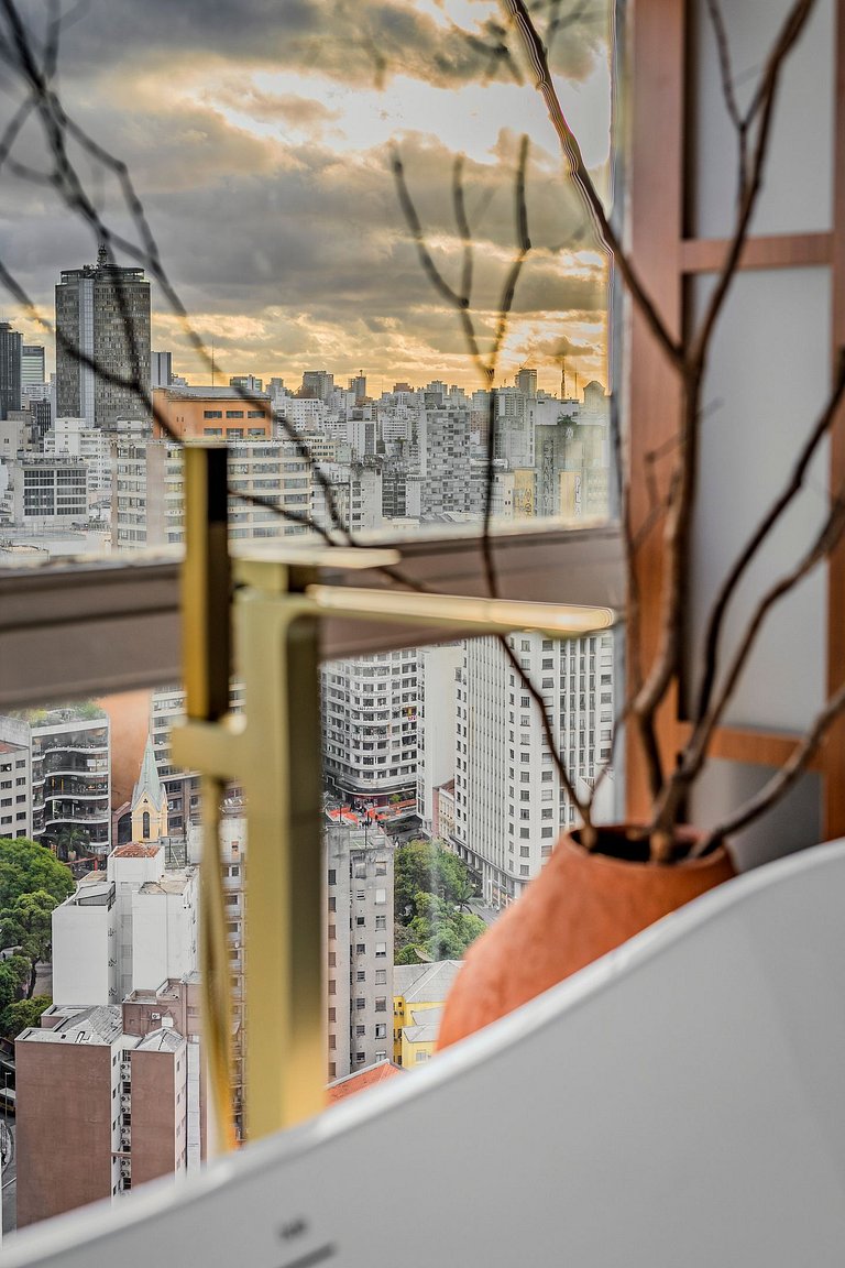 Estudio Japonés Moderno con Bañera y Vista | Centro SP