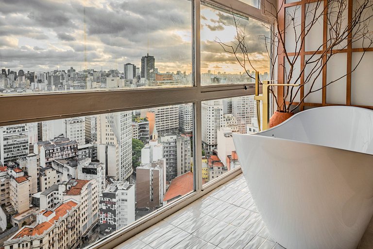 Japan House SampaSpa: banheira e vista 37° andar