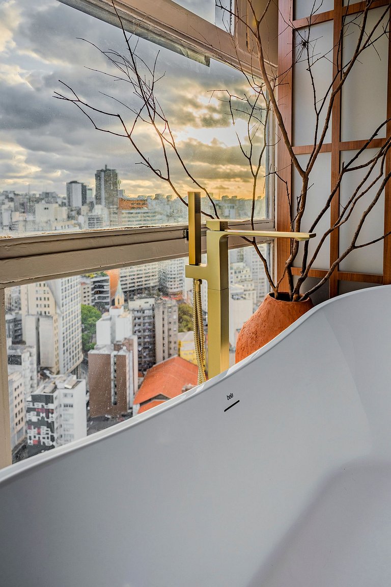 Japan House SampaSpa: banheira e vista 37° andar