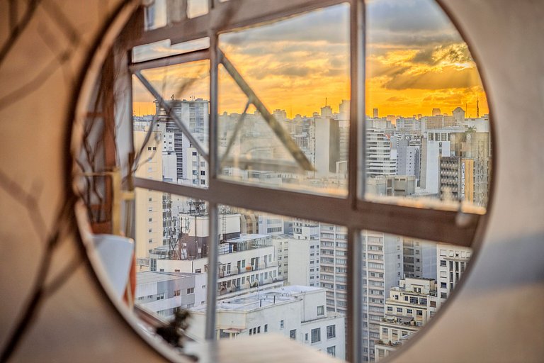 Estudio Japonés Moderno con Bañera y Vista | Centro SP