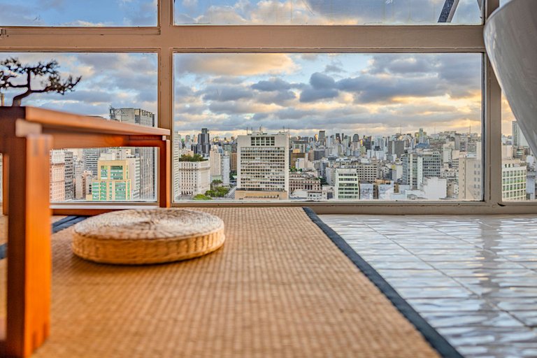 Estudio Japonés Moderno con Bañera y Vista | Centro SP