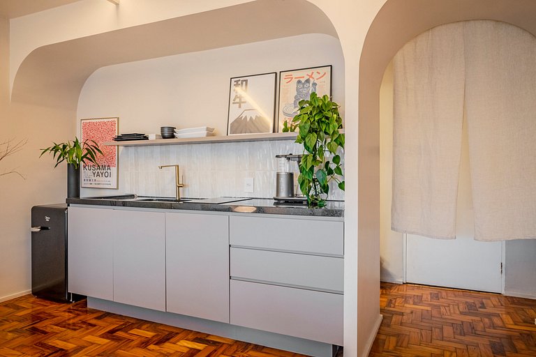 Estudio Japonés Moderno con Bañera y Vista | Centro SP