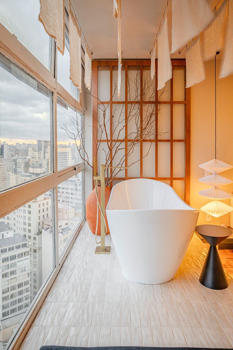 Japan House SampaSpa: banheira e vista 37° andar