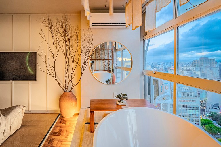 Estudio Japonés Moderno con Bañera y Vista | Centro SP