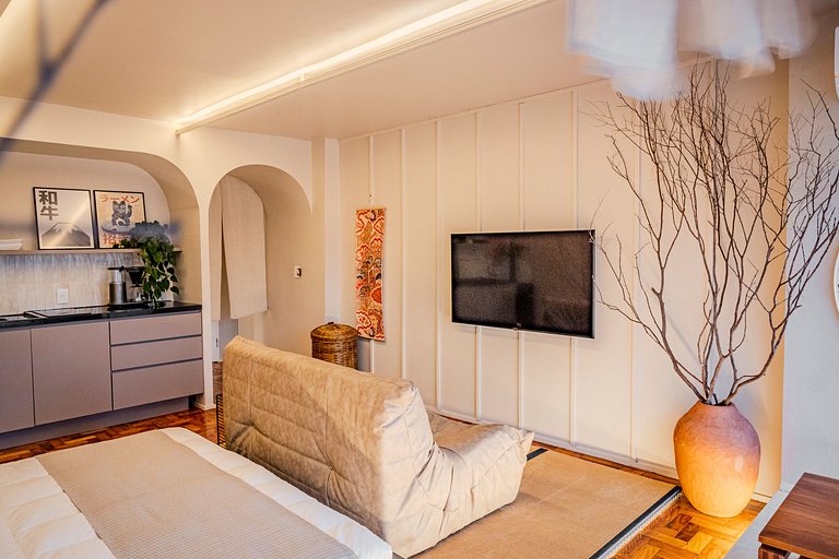 Estudio Japonés Moderno con Bañera y Vista | Centro SP