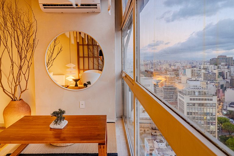 Estudio Japonés Moderno con Bañera y Vista | Centro SP