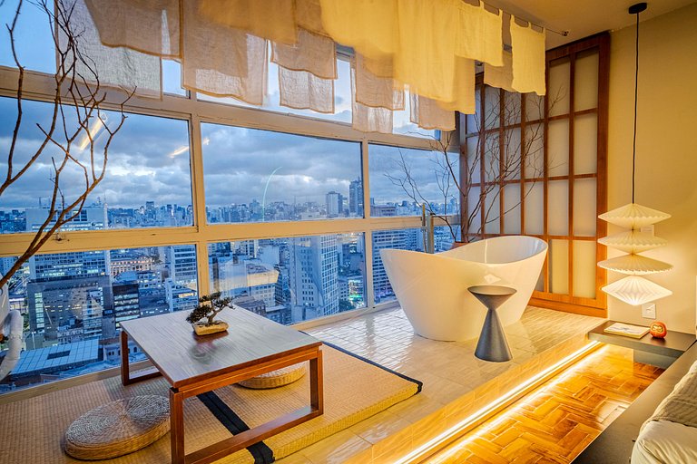 Japan House SampaSpa: banheira e vista 37° andar