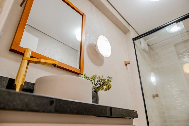 Estudio Japonés Moderno con Bañera y Vista | Centro SP
