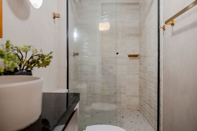 Estudio Japonés Moderno con Bañera y Vista | Centro SP