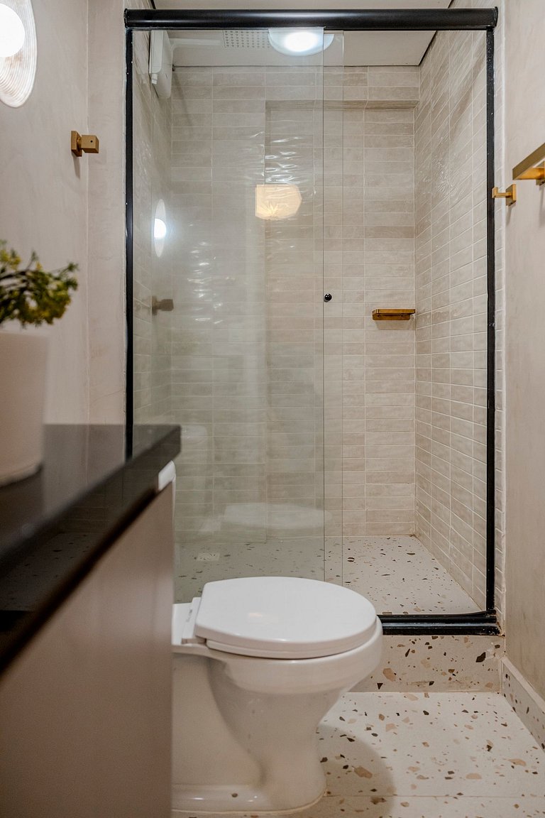 Estudio Japonés Moderno con Bañera y Vista | Centro SP