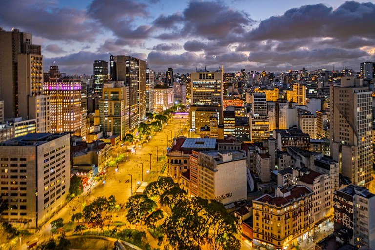 Japan House SampaSpa: banheira e vista 37° andar