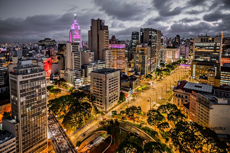 Estudio Japonés Moderno con Bañera y Vista | Centro SP
