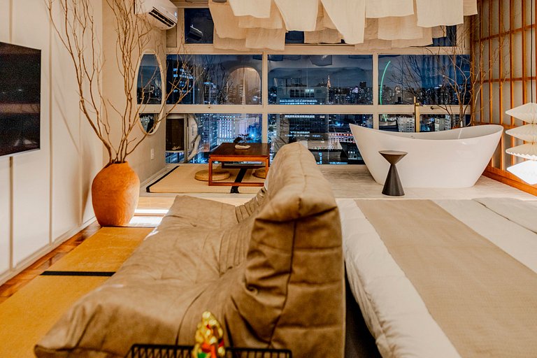 Estudio Japonés Moderno con Bañera y Vista | Centro SP