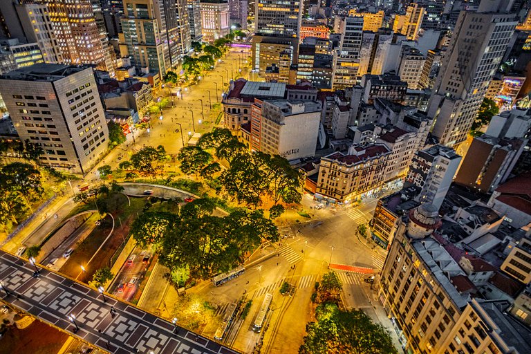 Japan House SampaSpa: banheira e vista 37° andar