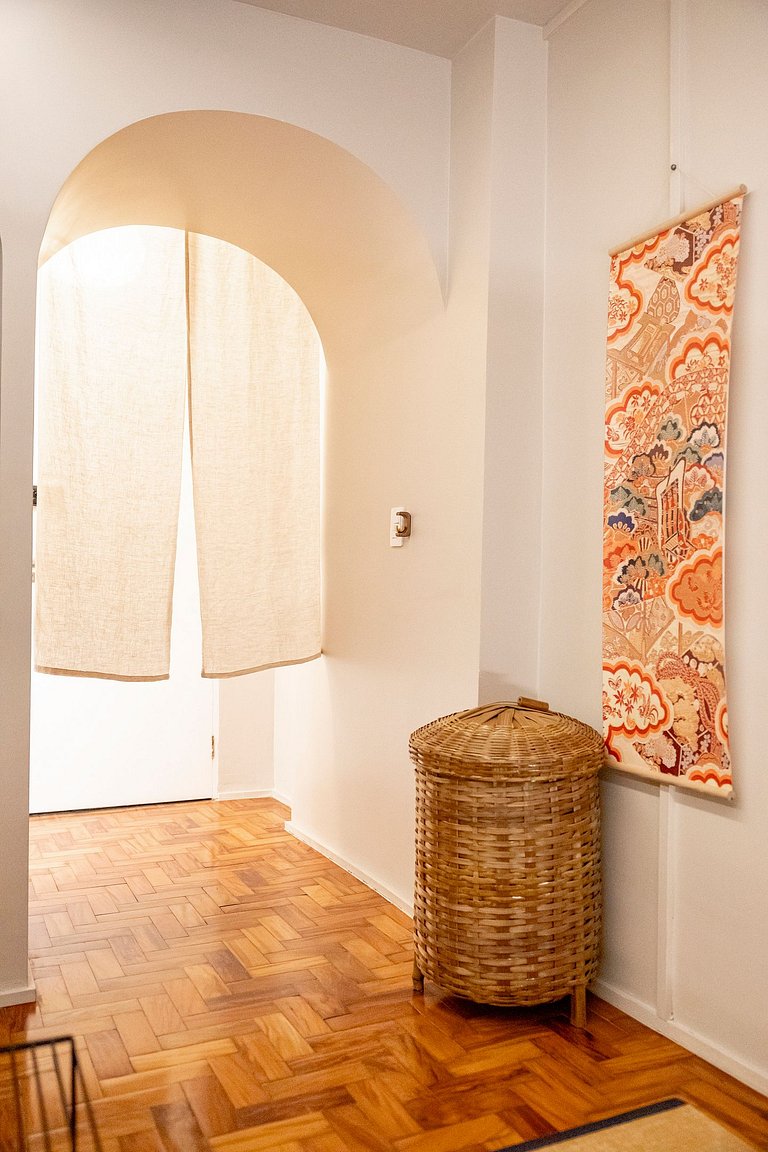 Estudio Japonés Moderno con Bañera y Vista | Centro SP
