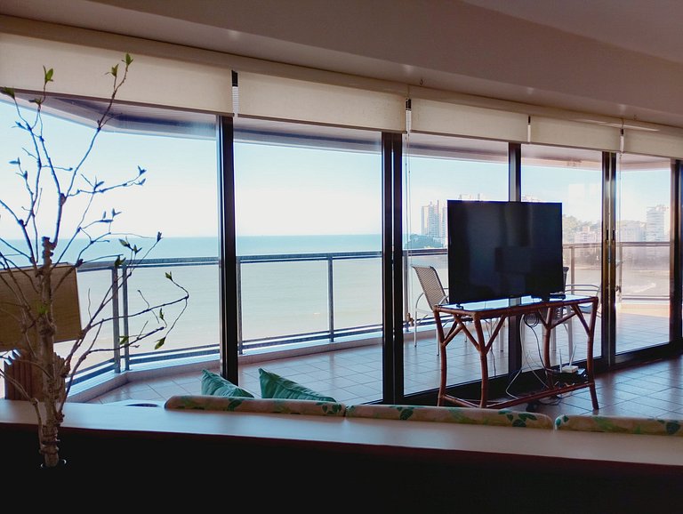 Guarujá Oceanfront | 3BR + Sea View Balcony