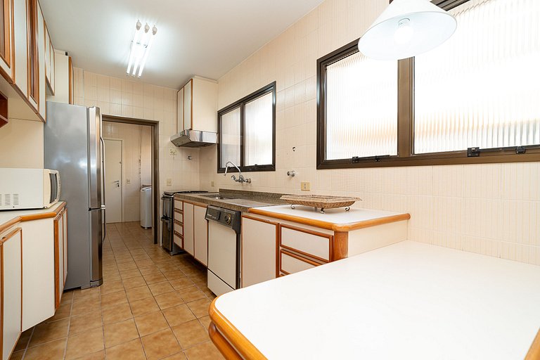 Guarujá Oceanfront | 3BR + Sea View Balcony