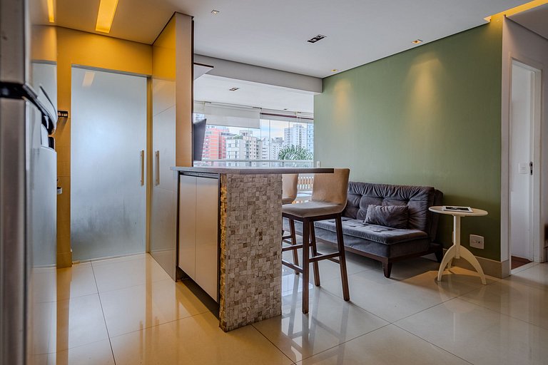 Vila Madalena com dois quartos e varanda