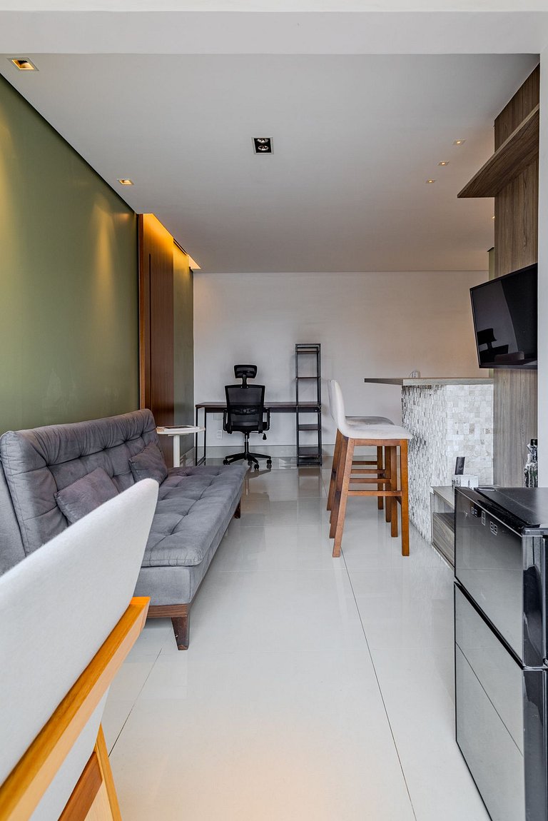 Vila Madalena com dois quartos e varanda