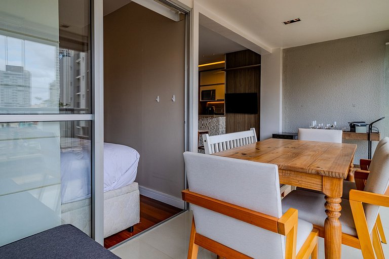 Vila Madalena com dois quartos e varanda