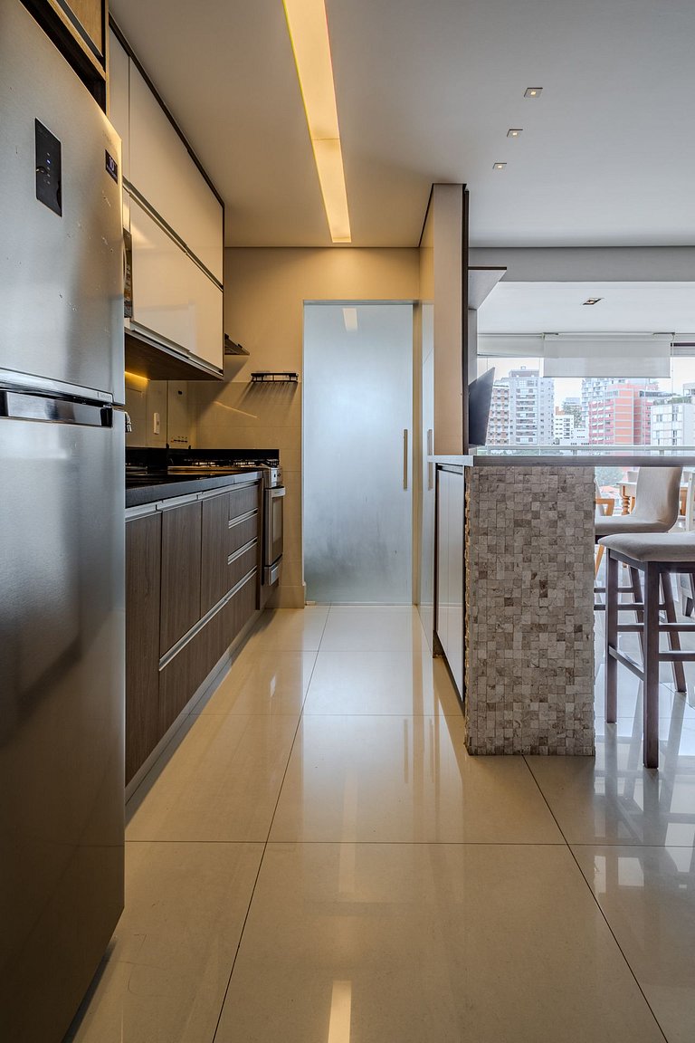 Vila Madalena com dois quartos e varanda