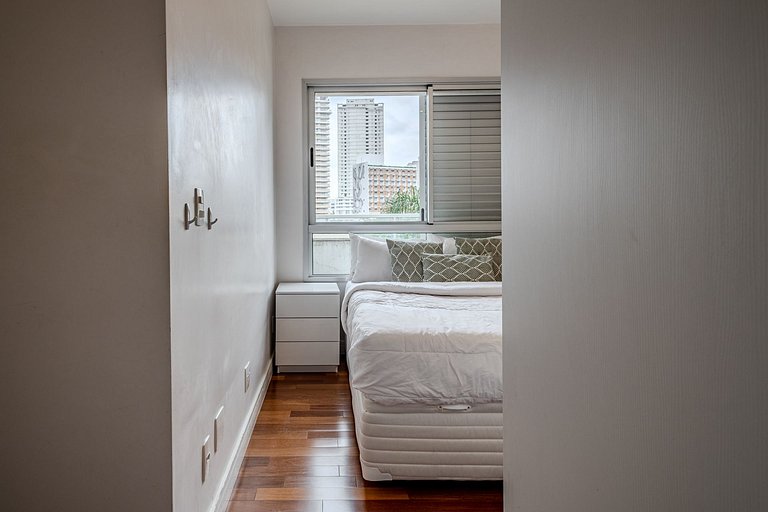 Vila Madalena com dois quartos e varanda